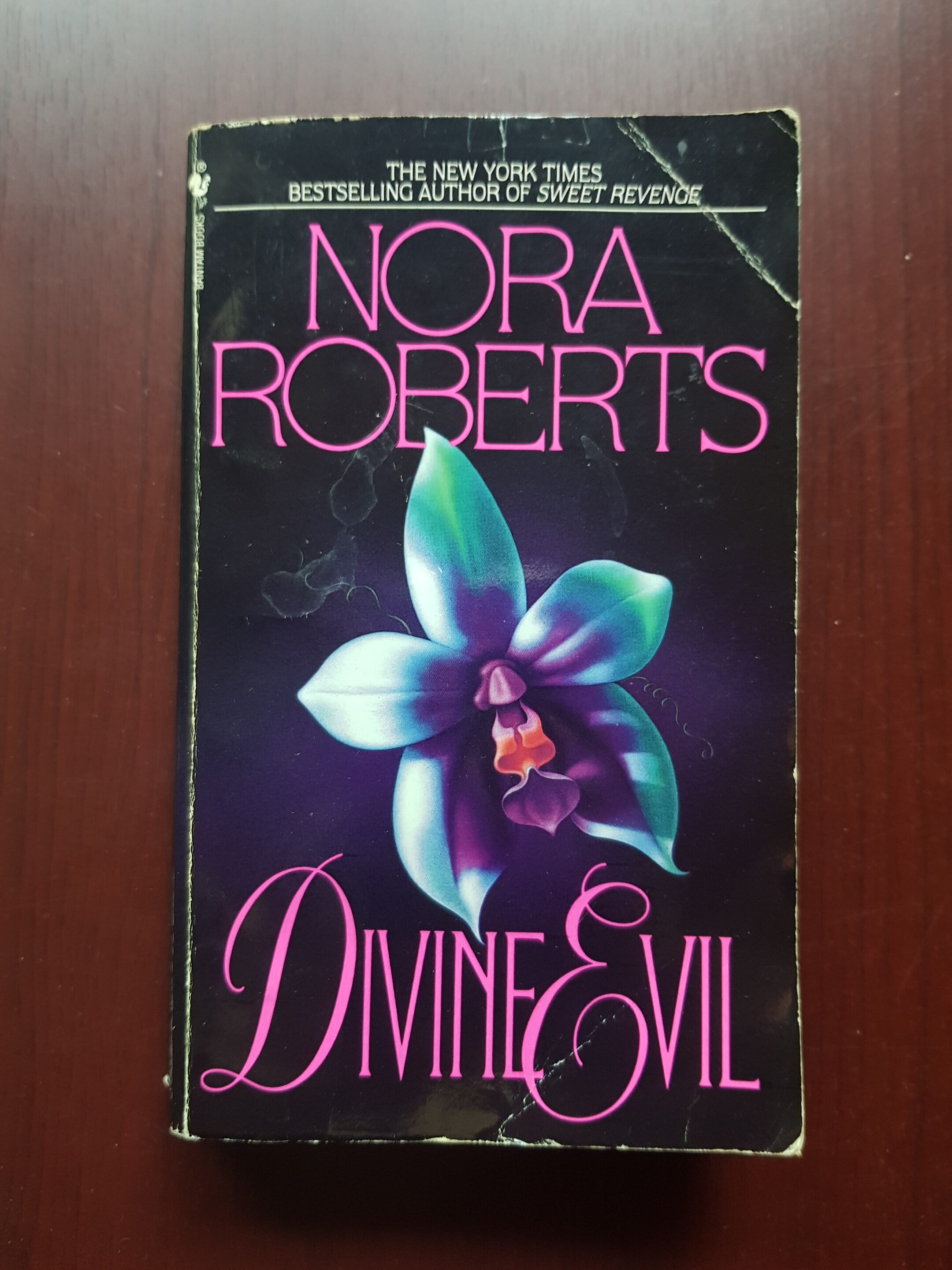 Nora Roberts – Divine evil