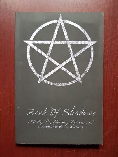 Book of Shadows. 150 Spells, Charms, Potions and Enchantments for Wiccans